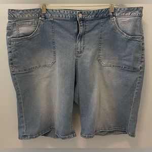 Venezia Women’s Jean Shorts. Size 28